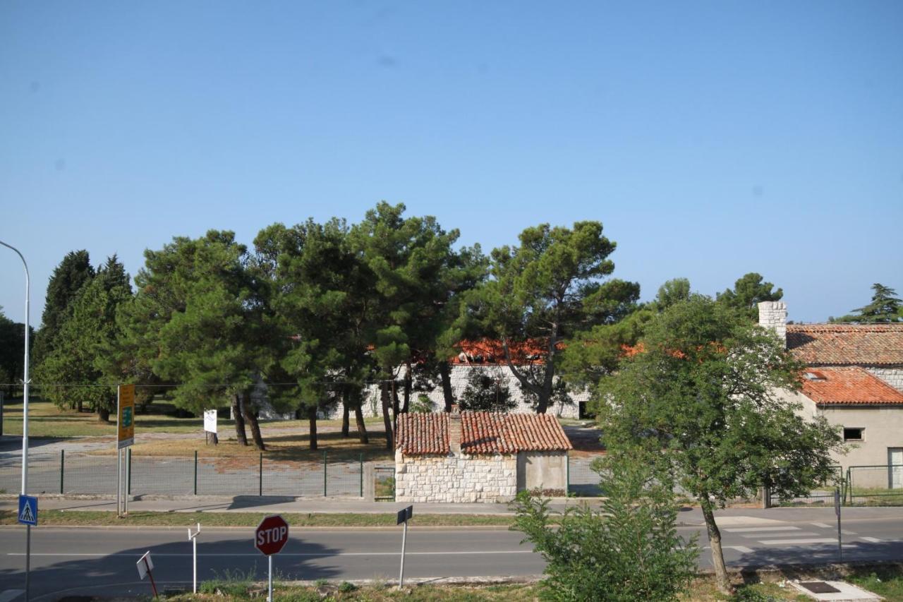 Apartments With A Parking Space Umag - 7066 Buitenkant foto
