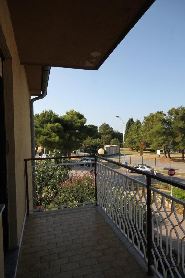 Apartments With A Parking Space Umag - 7066 Buitenkant foto